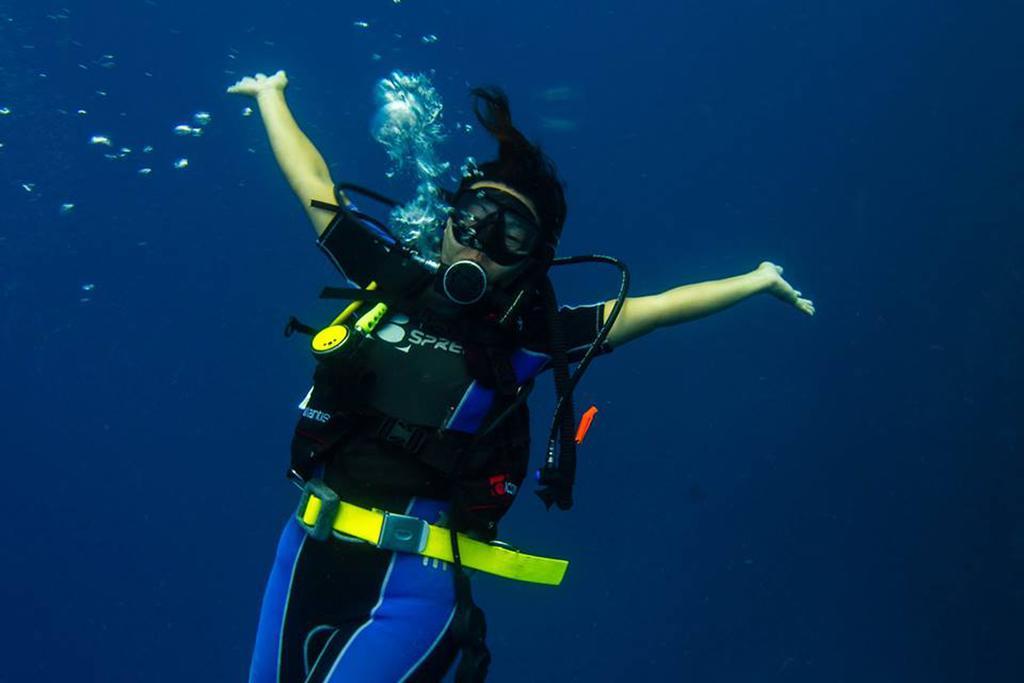 האי מנה Ratu Kini Backpackers And Dive Resort מראה חיצוני תמונה