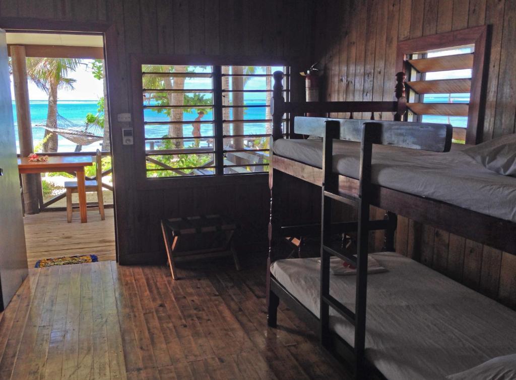 האי מנה Ratu Kini Backpackers And Dive Resort חדר תמונה