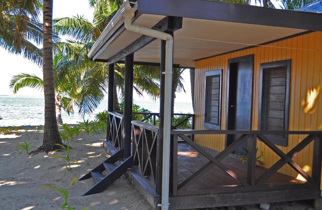 האי מנה Ratu Kini Backpackers And Dive Resort חדר תמונה
